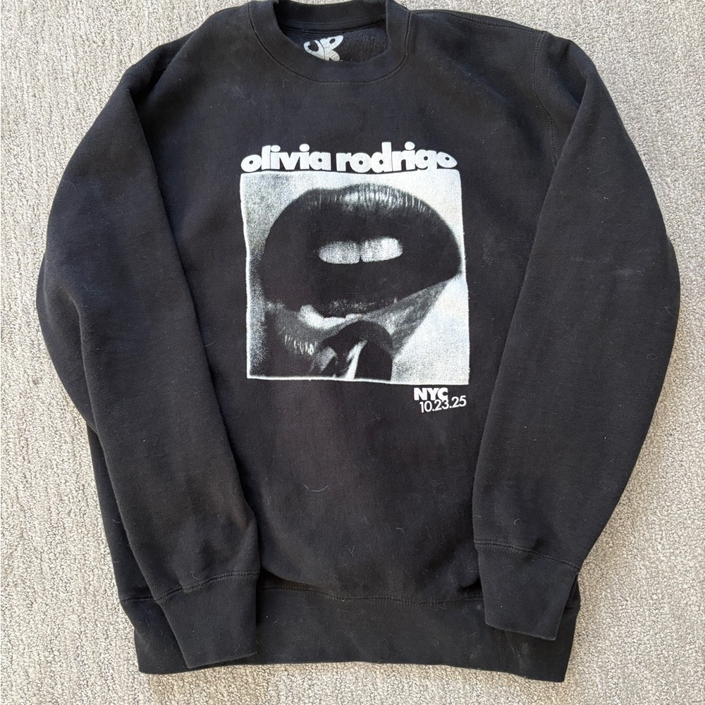 an evening with olivia rodrigo nyc x amex event crewneck